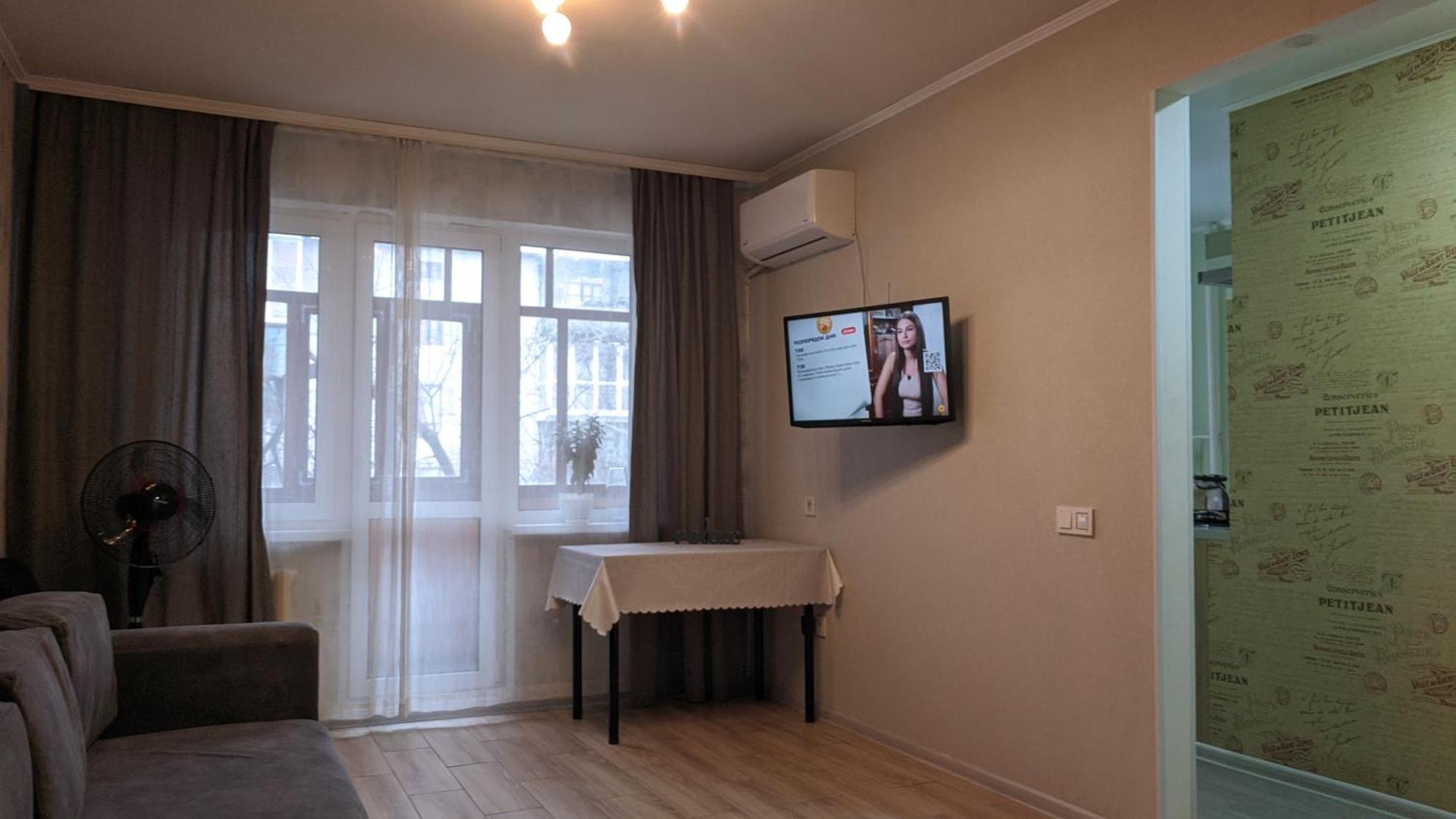Apartment Near City Center On Peremohy Avenue 46 Tsjernihiv Eksteriør bilde